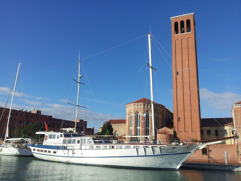 Venezia Boat & Breakfast Caicco Freedom Hotel Bagian luar foto