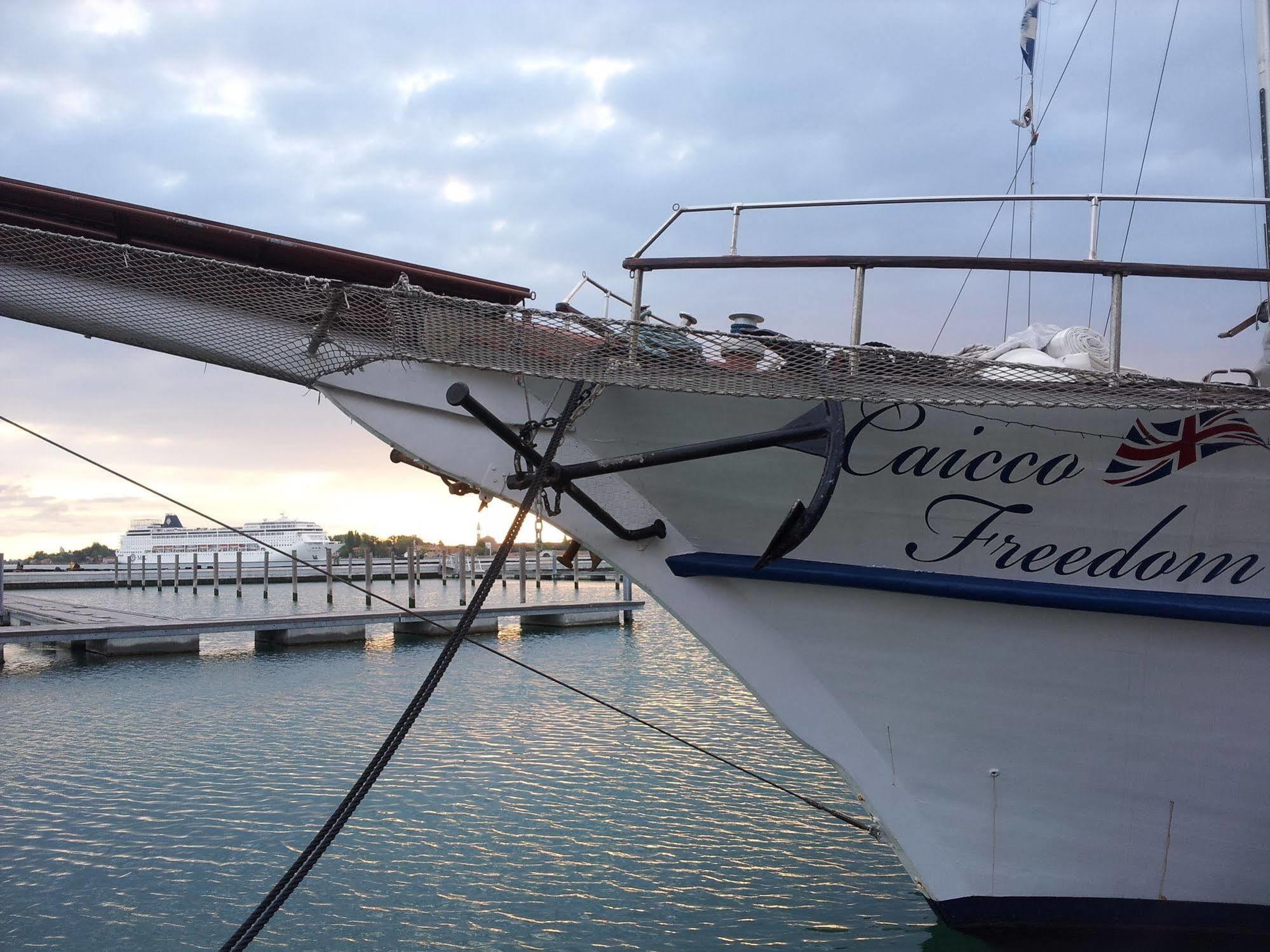 Venezia Boat & Breakfast Caicco Freedom Hotel Bagian luar foto