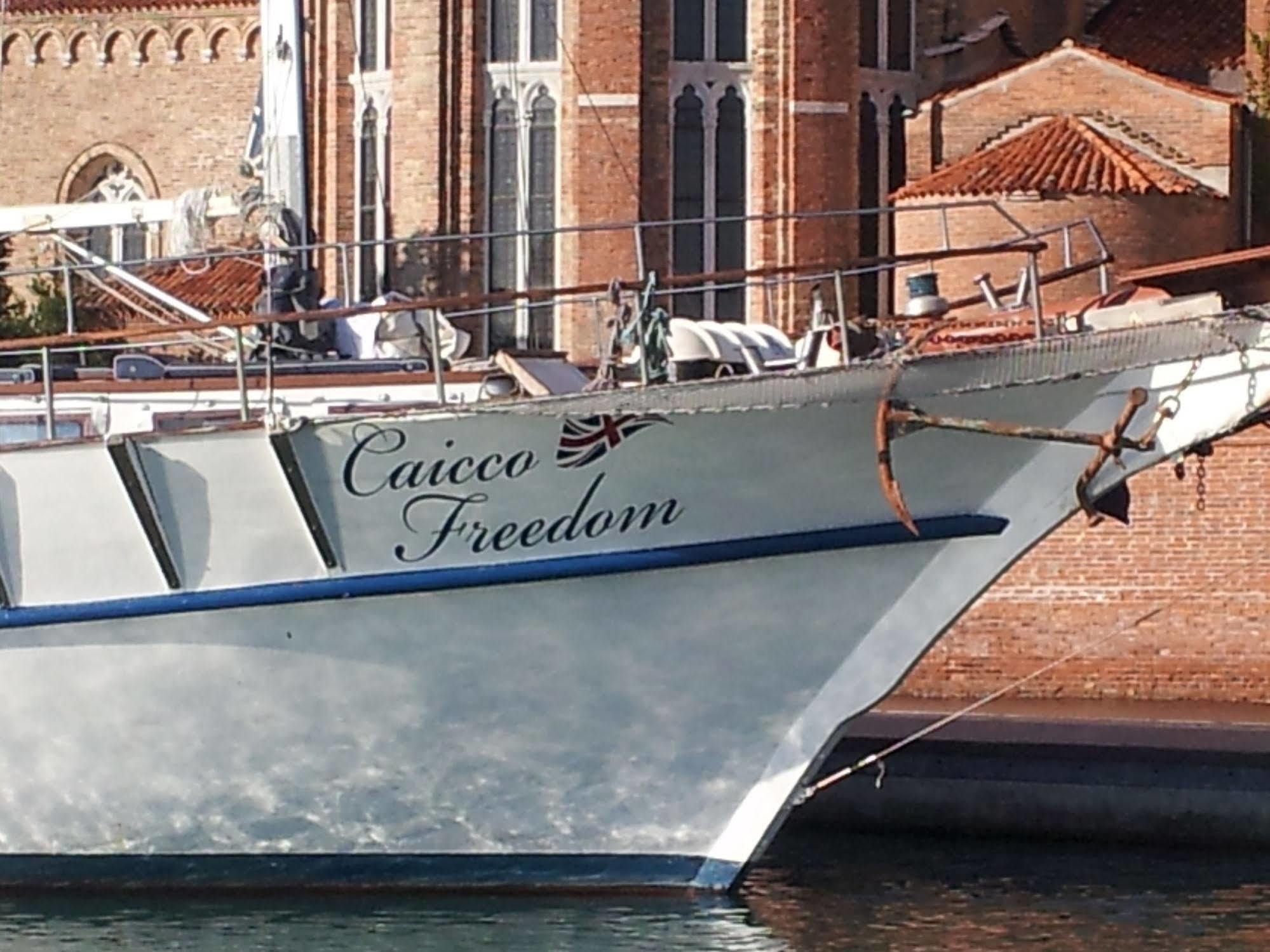 Venezia Boat & Breakfast Caicco Freedom Hotel Bagian luar foto