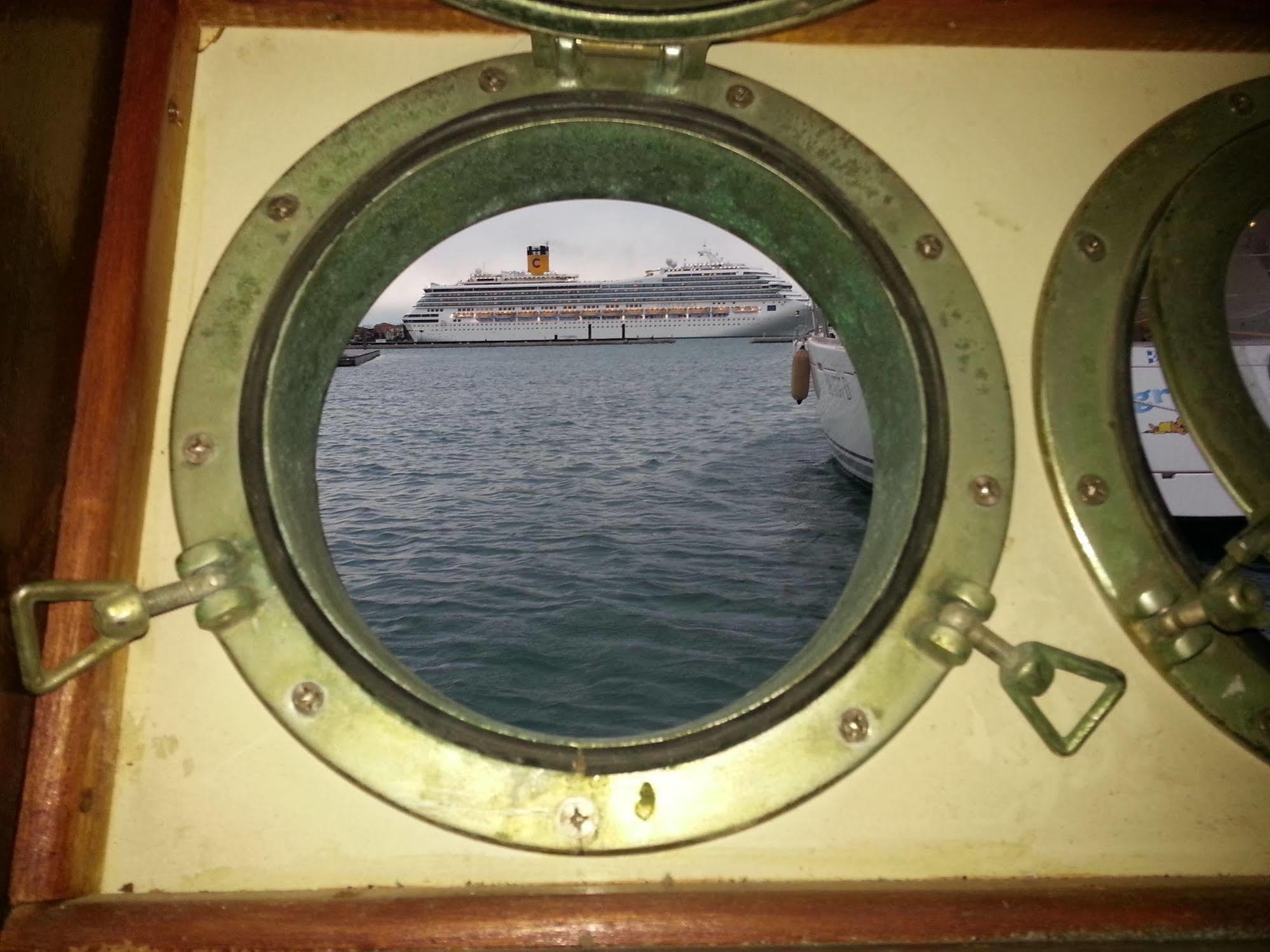 Venezia Boat & Breakfast Caicco Freedom Hotel Bagian luar foto
