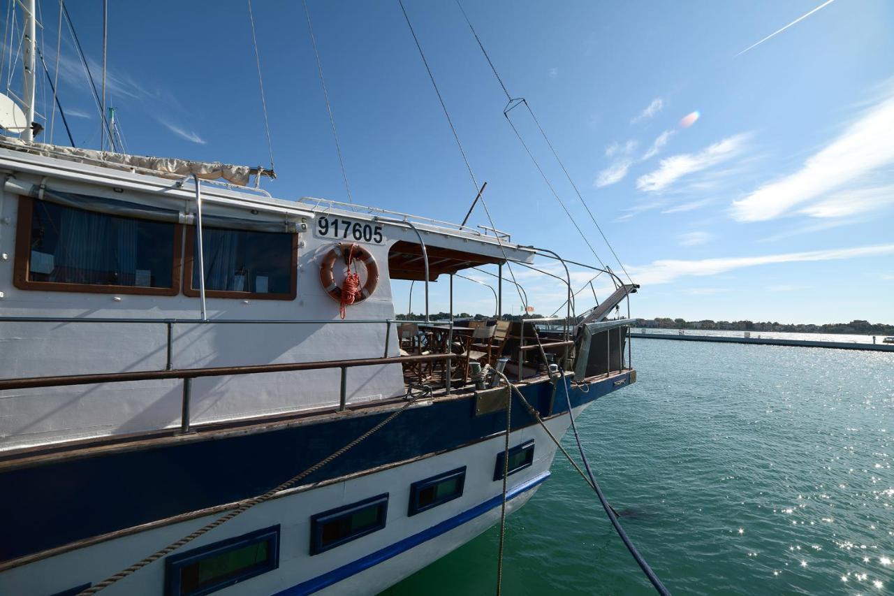Venezia Boat & Breakfast Caicco Freedom Hotel Bagian luar foto